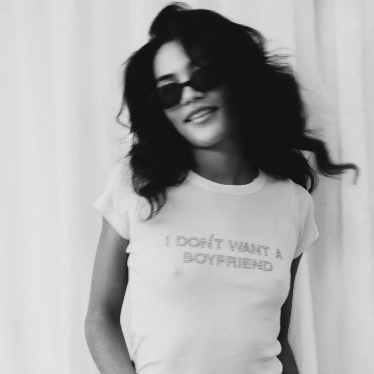 Baby tee bianca I Don't Want A Boyfriend strass rosa donna
